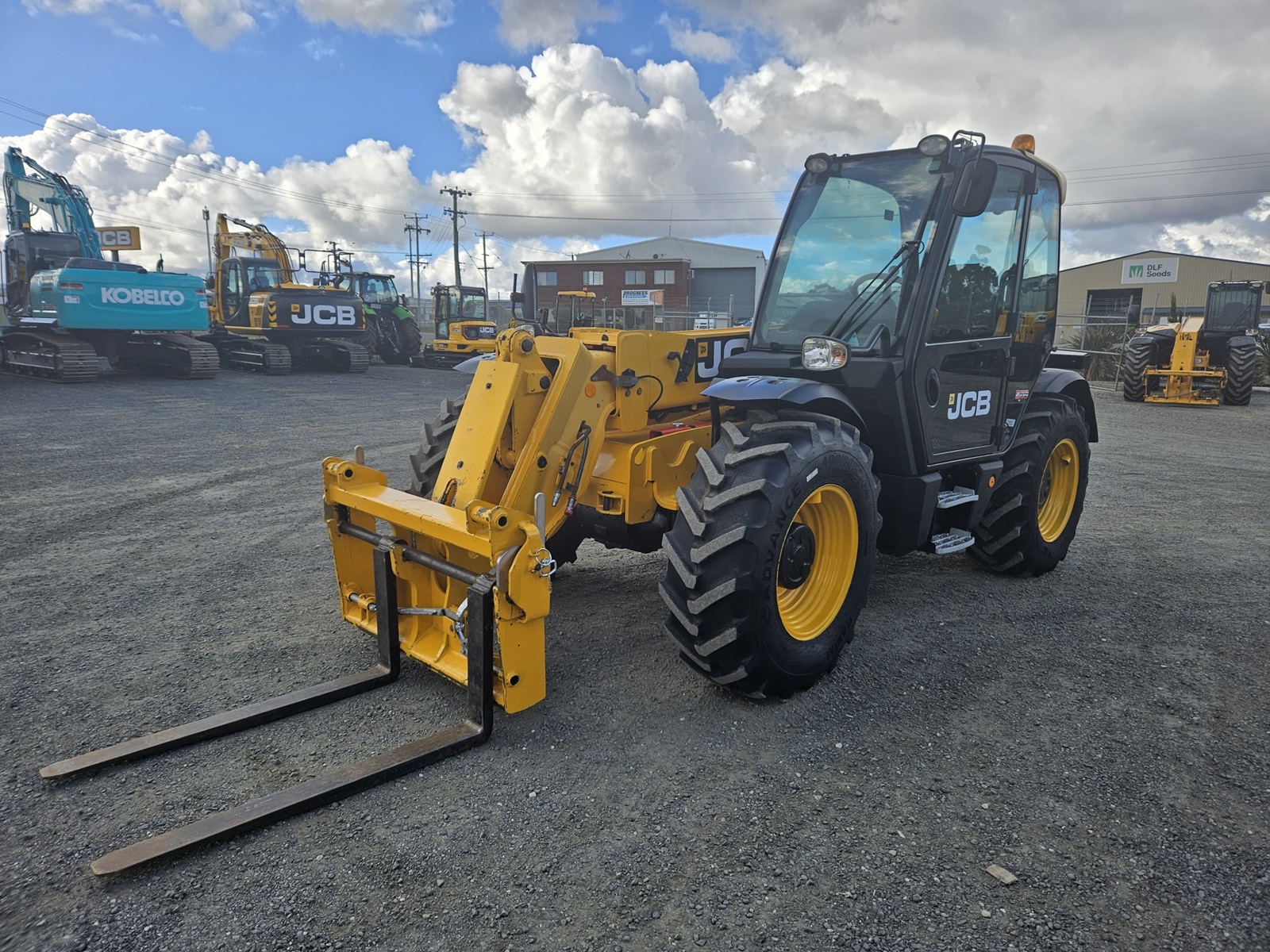 2017 2017 JCB 531-70 Agri Telehandler for sale